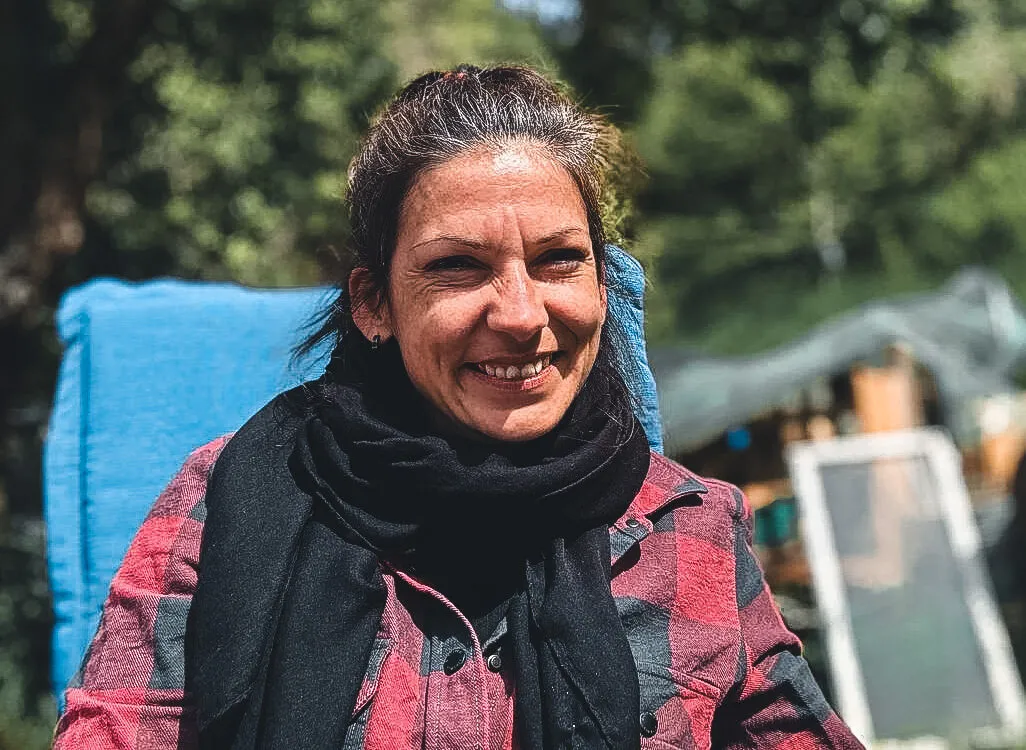 Carina Hillenbrand lacht in die Kamera